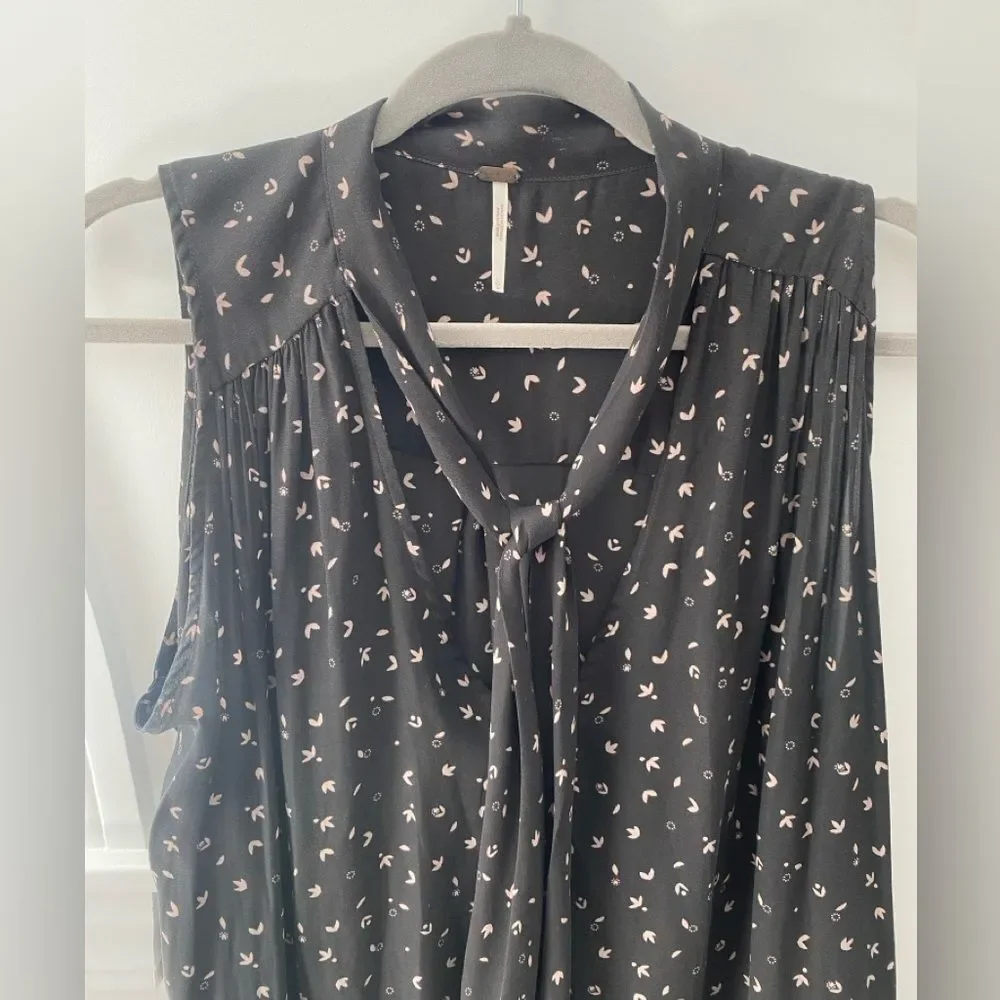 Free People High Low Hem Tank Top Black Sleeveless Printed Blouse Tie Womens L